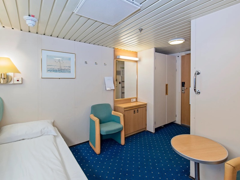 Polar Outside | Accessible cabin on lower deck with window